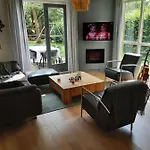 Rumah Senang Wellness Met Hottub En Tuin Nyaraló