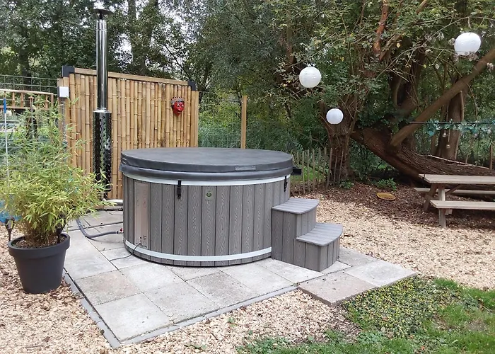 Rumah Senang Wellness Met Hottub En Tuin Сasa de vacaciones Ewijk