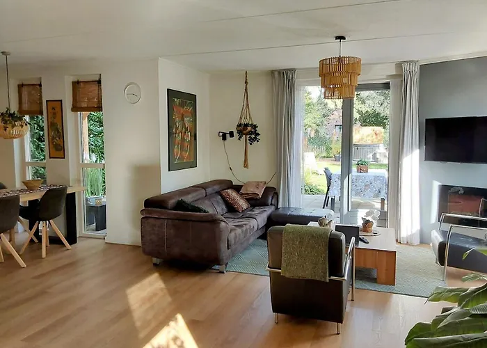 Rumah Senang Wellness Met Hottub En Tuin Сasa de vacaciones *