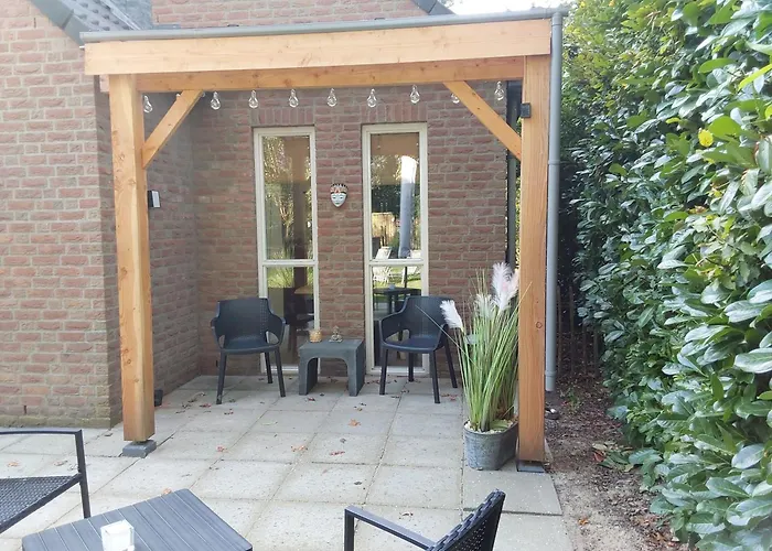 Rumah Senang Wellness Met Hottub En Tuin