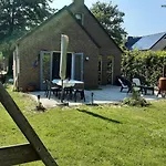 بيت للعطل Rumah Senang Wellness Met Hottub En Tuin Ewijk