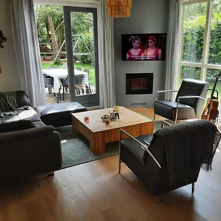 Rumah Senang Wellness Met Hottub En Tuin بيت للعطل