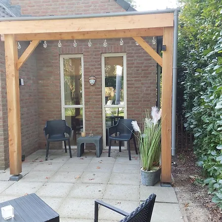 Rumah Senang Wellness Met Hottub En Tuin