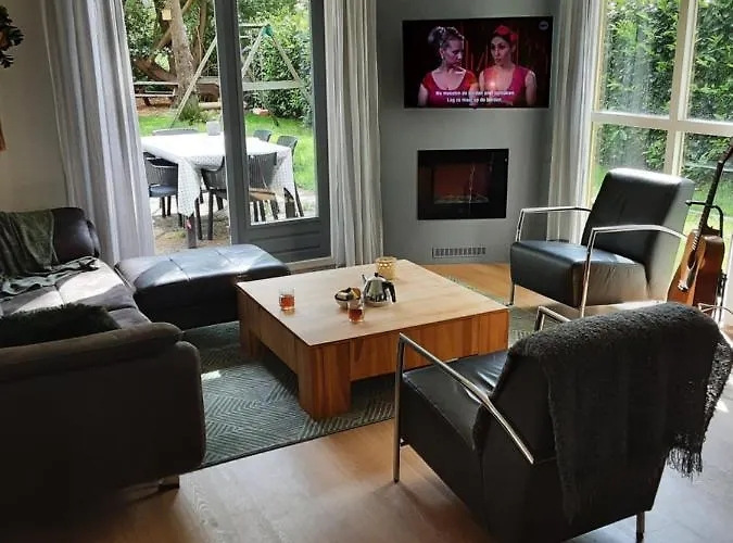 Rumah Senang Wellness Met Hottub En Tuin Сasa de vacaciones